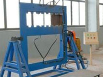 Inner clapboard assembling machine